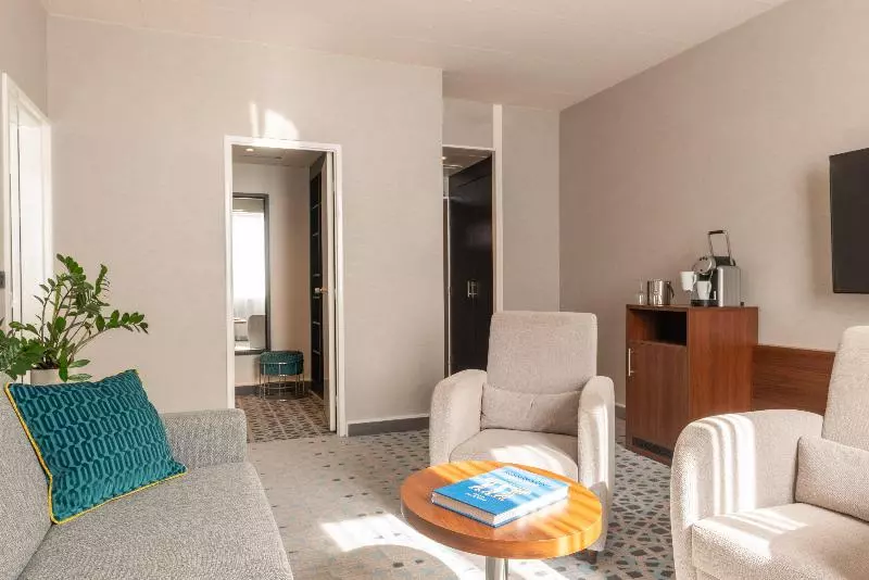 Quarto Executivo, Le Phenix
