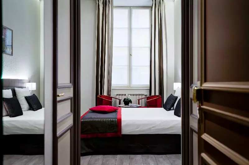 Quarto Estandar, Le Phenix