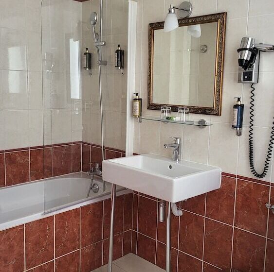 سوییت جونیور, Magda Champs Elysees