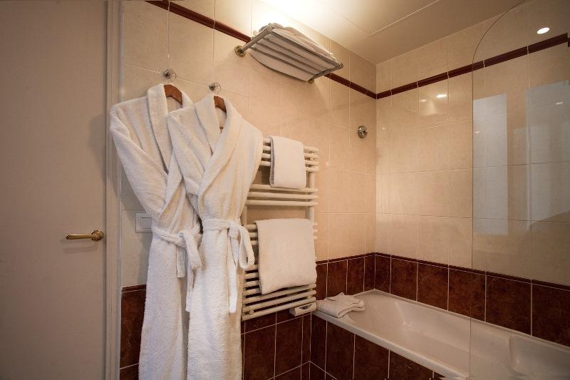 سوییت, Magda Champs Elysees