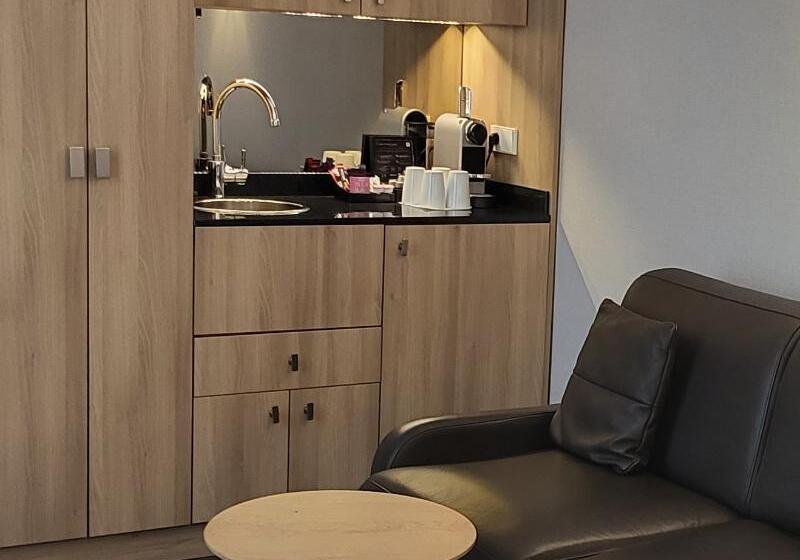 سوییت جونیور, Magda Champs Elysees