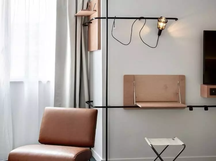 Camera Familiare, Moxy Paris Bastille