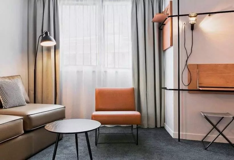 Camera Familiare, Moxy Paris Bastille