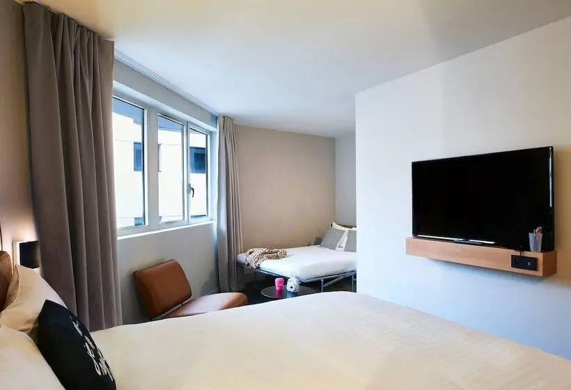 Camera Familiare, Moxy Paris Bastille