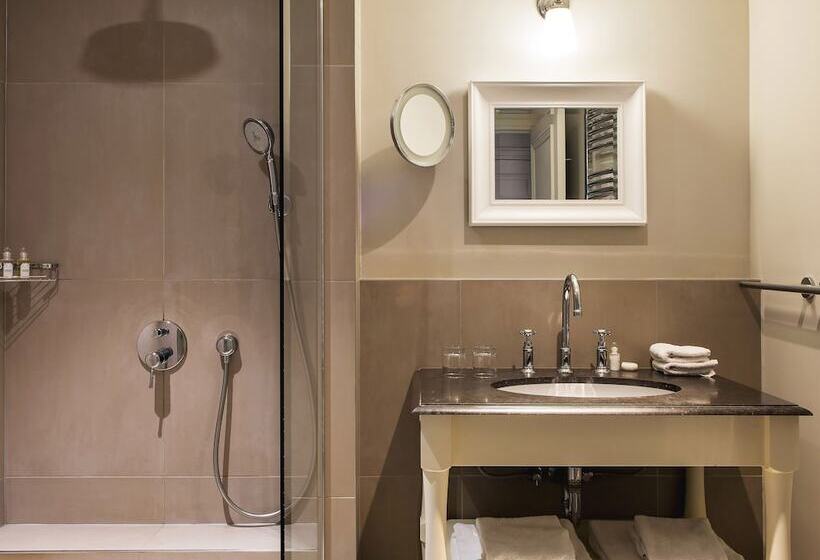 اتاق لوکس, New Hotel Roblin