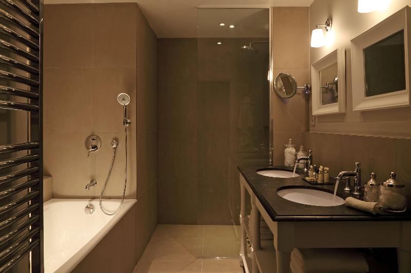 اتاق لوکس, New Hotel Roblin