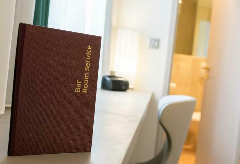 주니어 스위트, Paris Neuilly