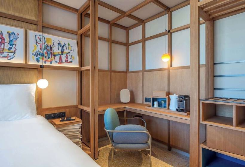 ダブルベッドスタンダードルーム, Canopy By Hilton Cannes