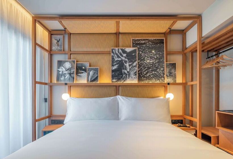 스탠다드 룸 더블 침대, Canopy By Hilton Cannes