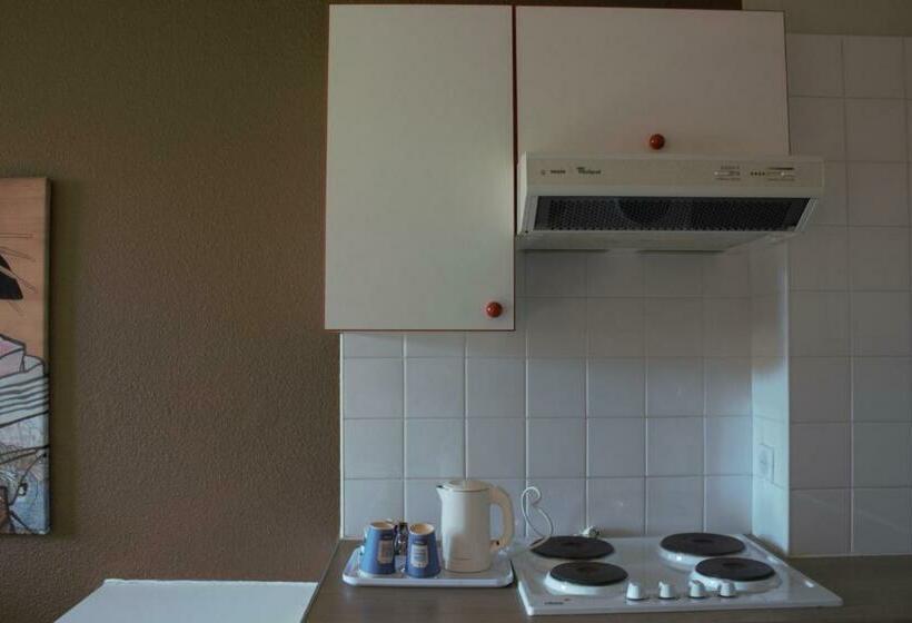 Номер Стандарт, Kyriad Hotel Montpellier Centre Antigone