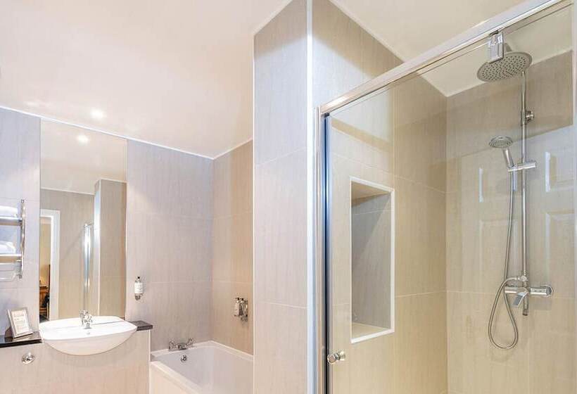 이그제큐티브 룸, Aberdeen Douglas