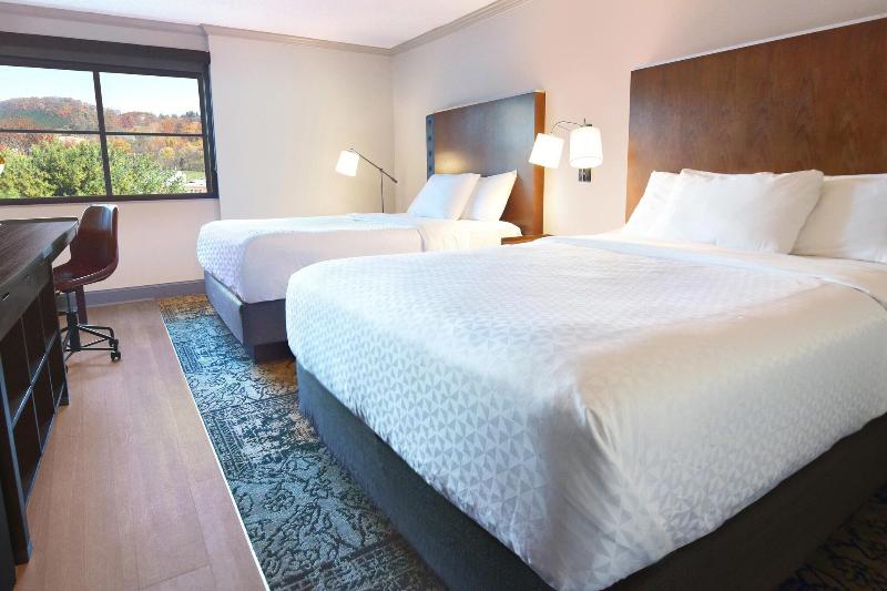 패밀리 룸, Aberdeen Douglas