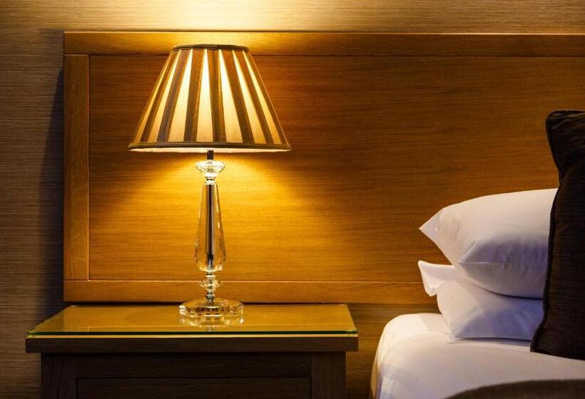 חדר סטנדרט, Adamson