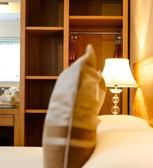 חדר סטנדרט, Adamson