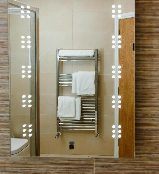 חדר אקזקיוטיב, Adamson