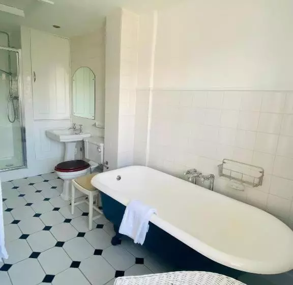 Talo 1 Makuuhuone, Burford House Bh