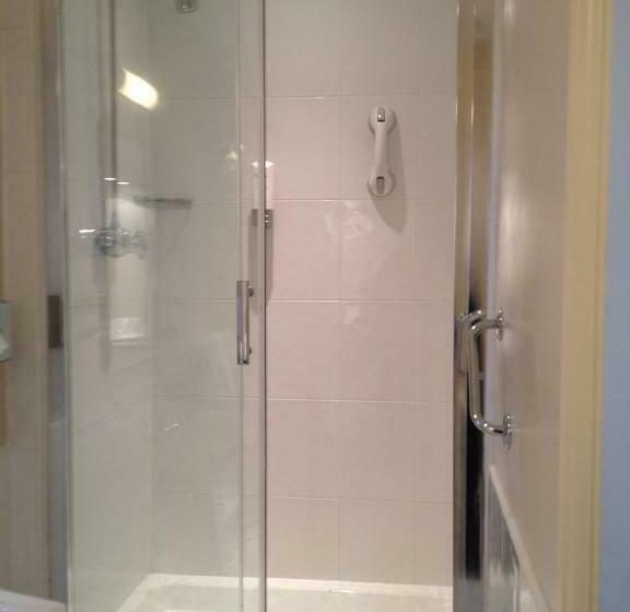 高级大房间, Crown & Mitre