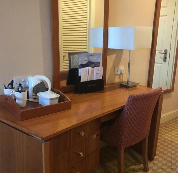 标准间, Crown & Mitre