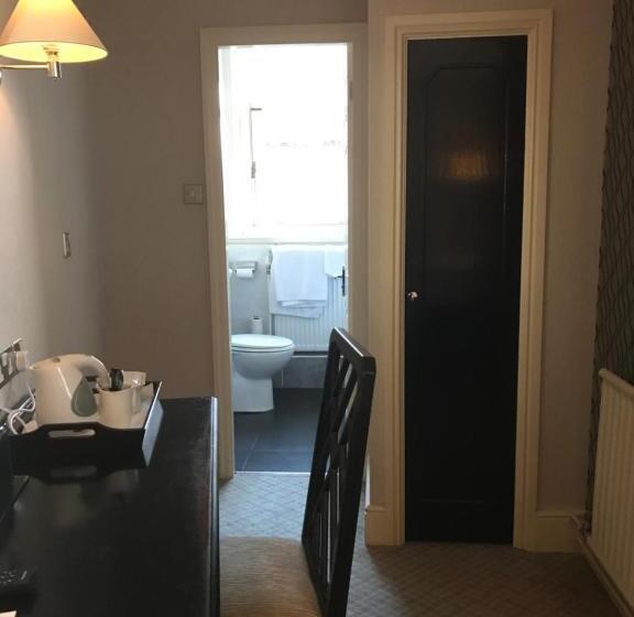 标准单人间, Crown & Mitre