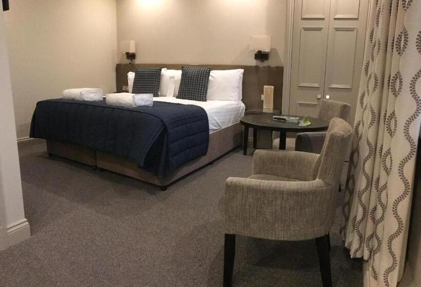 俱乐部房间, Crown & Mitre