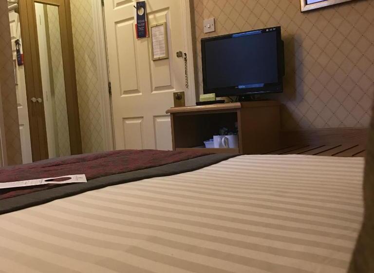 基本间, Crown & Mitre