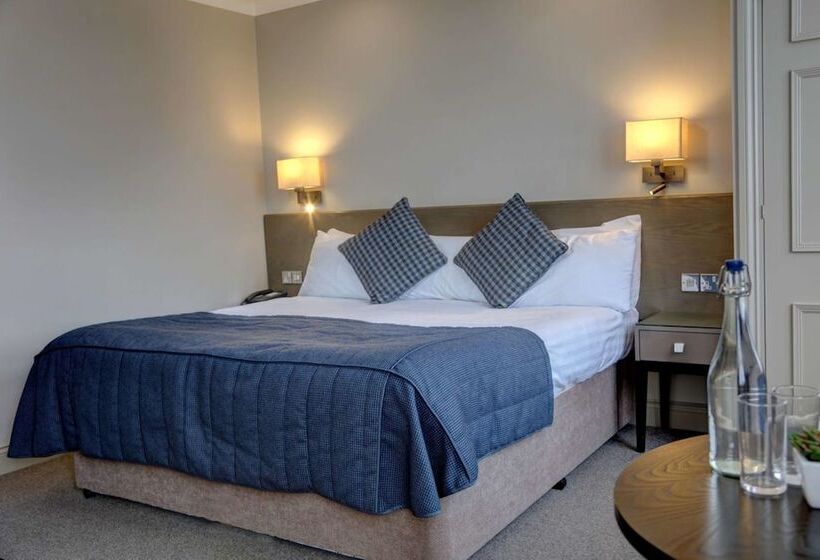 俱乐部房间, Crown & Mitre