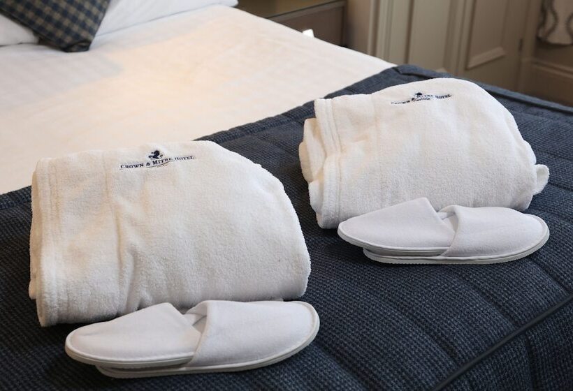 俱乐部房间, Crown & Mitre