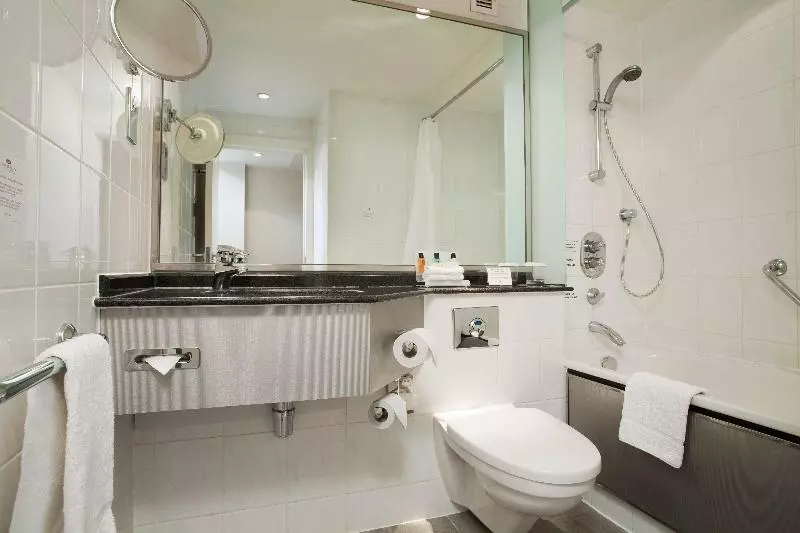 اتاق استاندارد, Crowne Plaza Heathrow