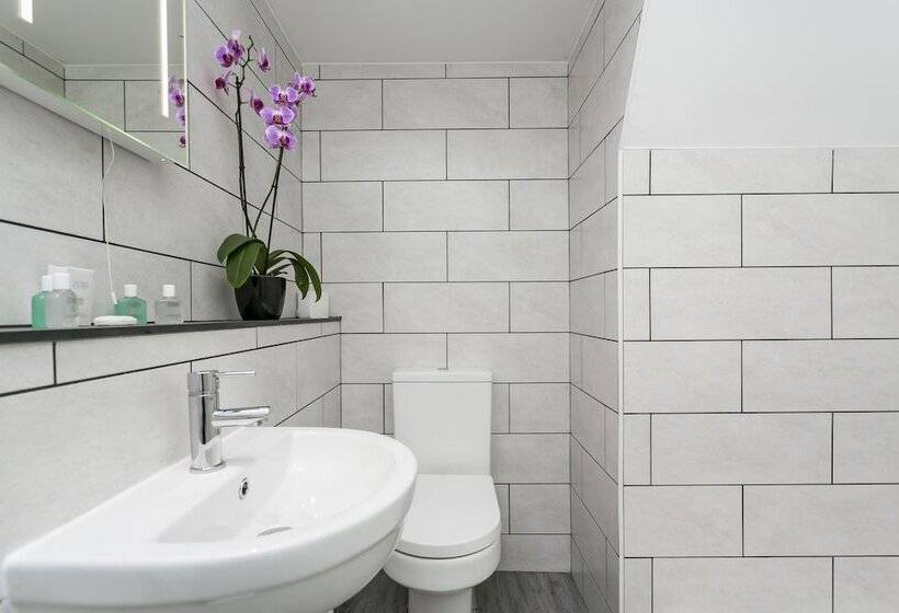 ガーデンビュースーペリアールーム, The Alfriston