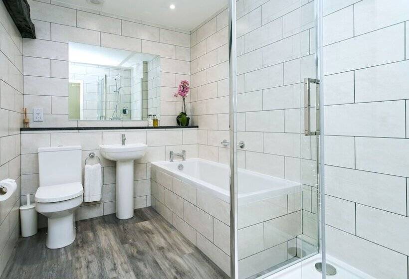 ガーデンビュースーペリアールーム, The Alfriston