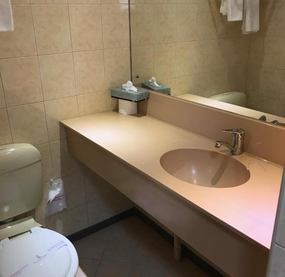 חדר בסיסי, Fiji Gateway