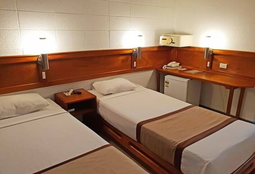 חדר בסיסי, Fiji Gateway