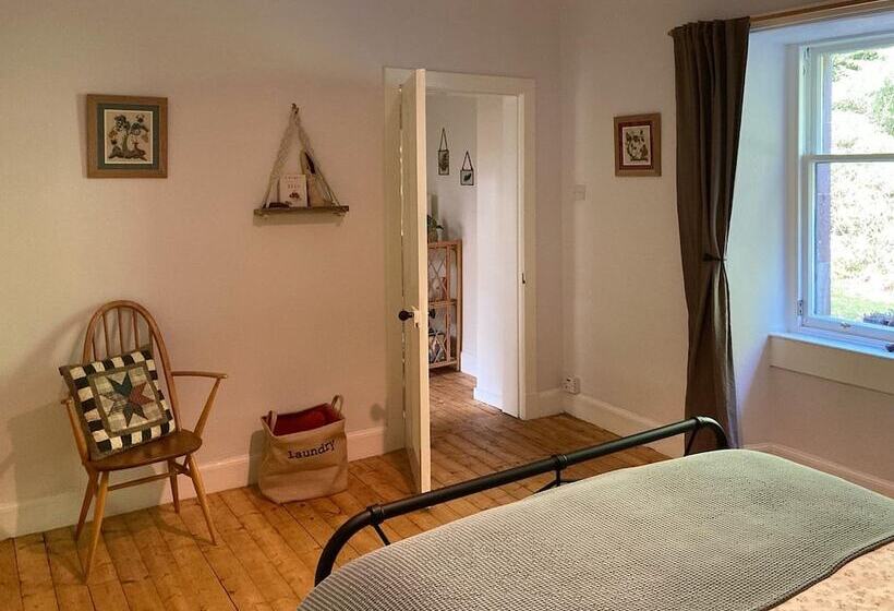 شقة غرفة واحدة, Heathpark House