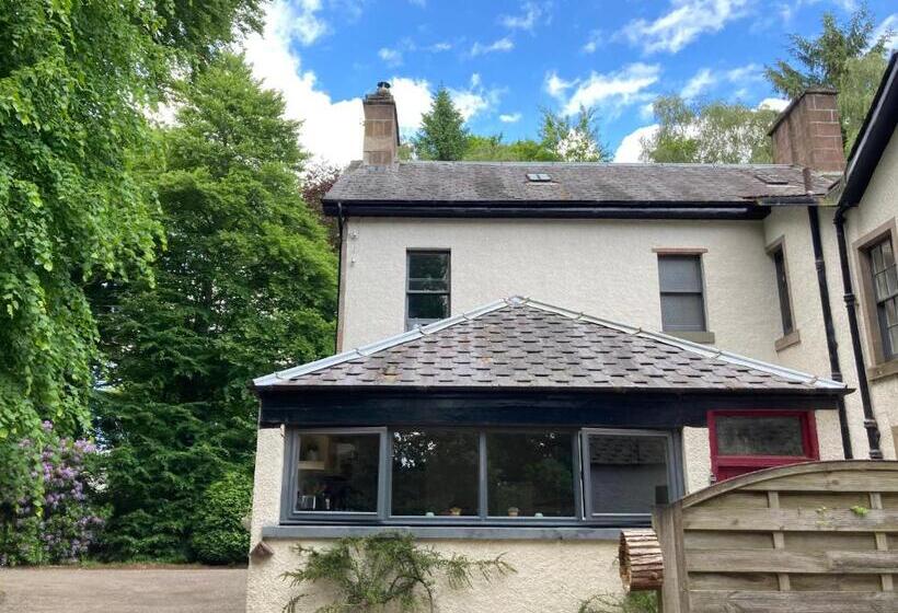 شقة غرفة واحدة, Heathpark House