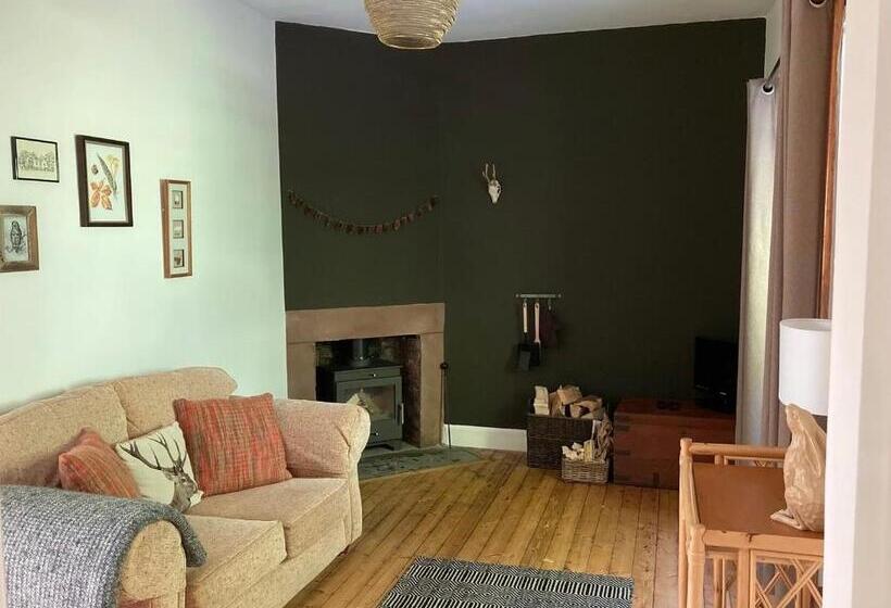 شقة غرفة واحدة, Heathpark House