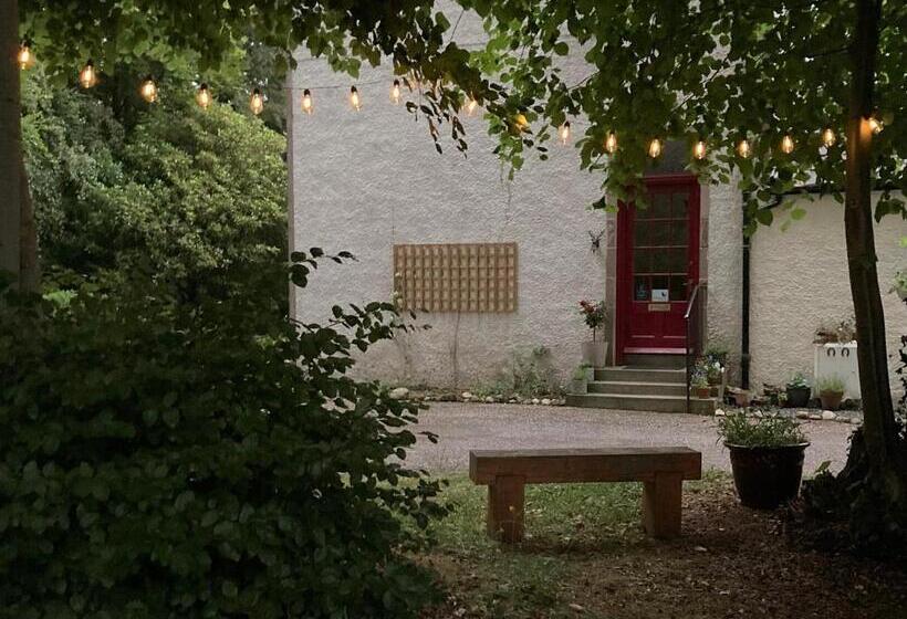 شقة غرفة واحدة, Heathpark House