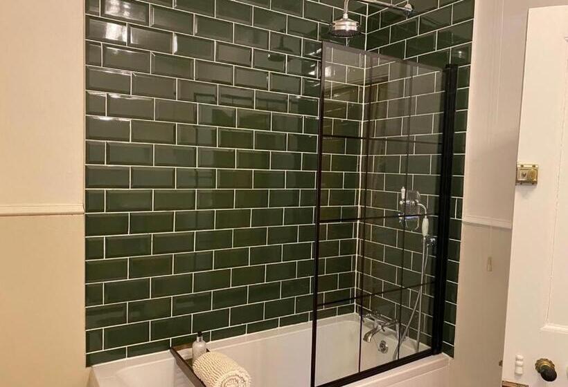 غرفة قياسية فردية, Heathpark House