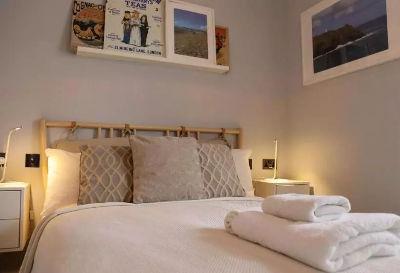 Basic Room Side Sea View, Housel Bay