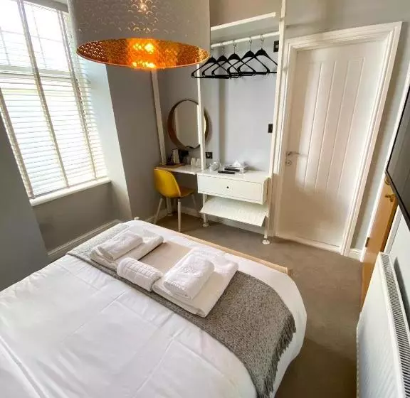 Basic Room Side Sea View, Housel Bay