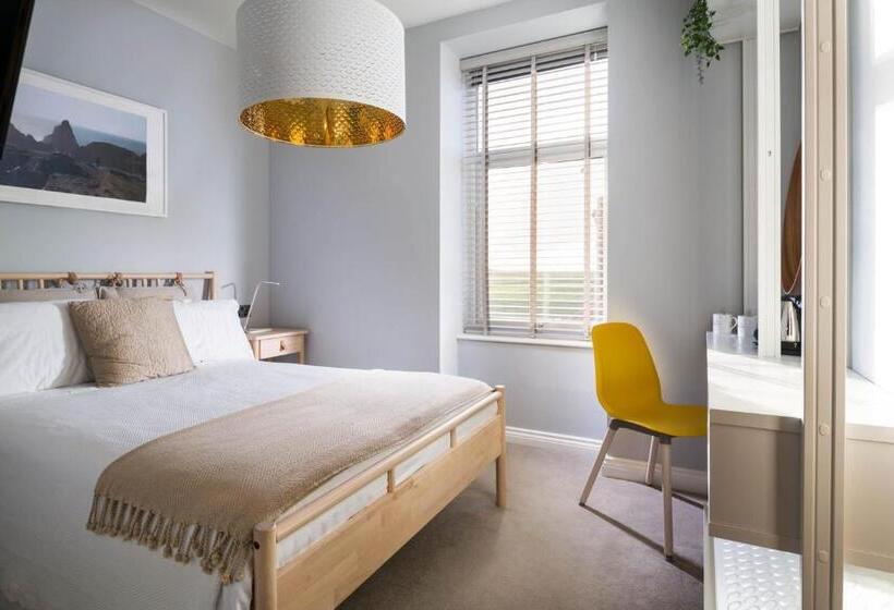 侧面海景基本房, Housel Bay