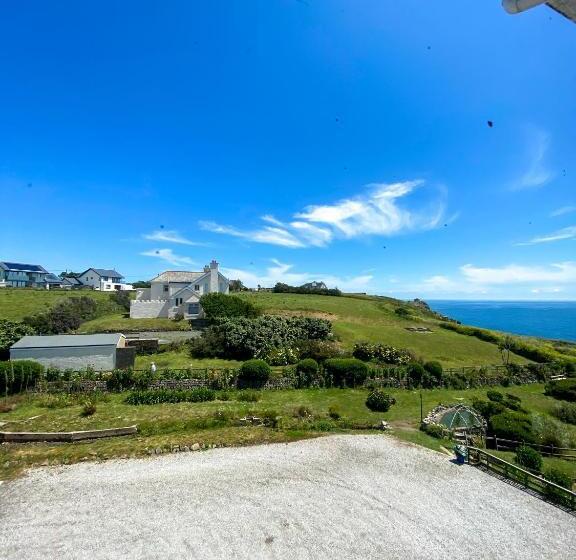 侧面海景基本房, Housel Bay