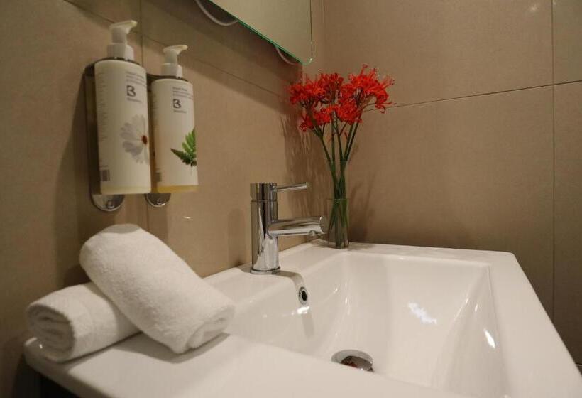 스탠다드 룸 킹사이즈 침대, Le Pommier