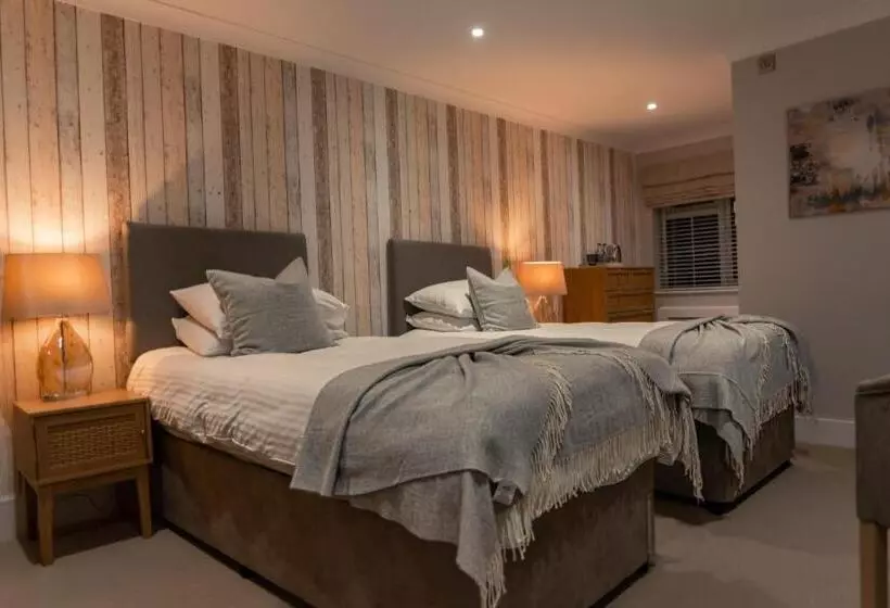 Superior Room King Size Bed, Le Pommier
