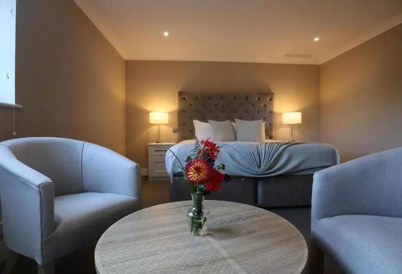 Superior Room King Size Bed, Le Pommier