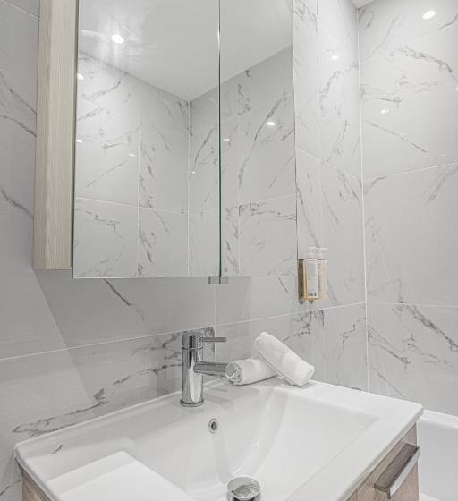 家庭间, Le Pommier