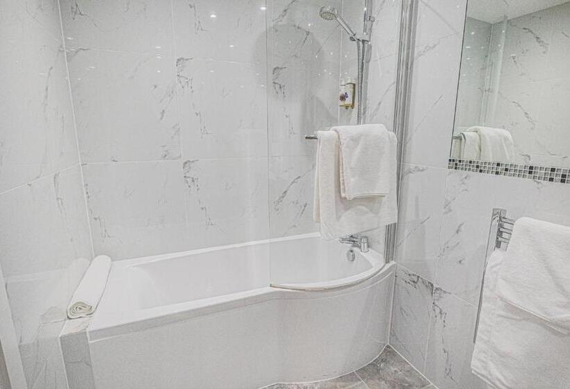 מיטת קינג בסוויטה, Le Pommier