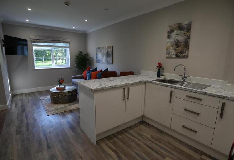 מיטת קינג בסוויטה, Le Pommier