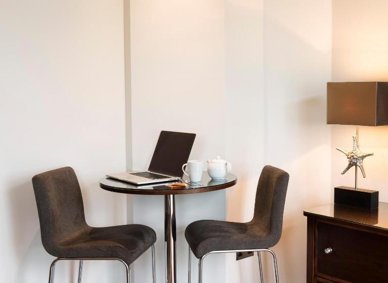 高级海景房, Somerville