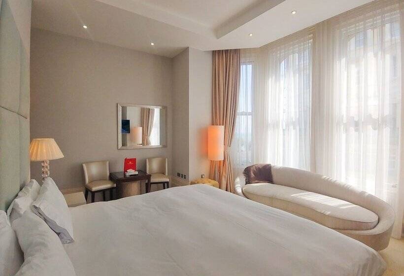 이그제큐티브 룸, The Chatsworth