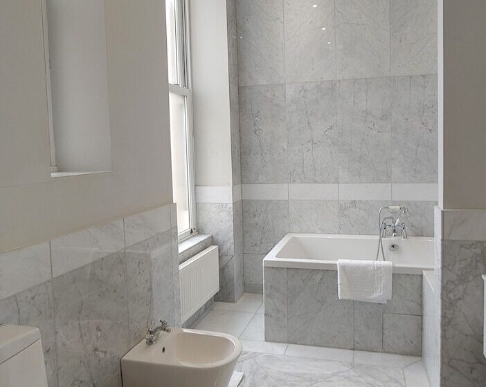 디럭스 룸, The Chatsworth